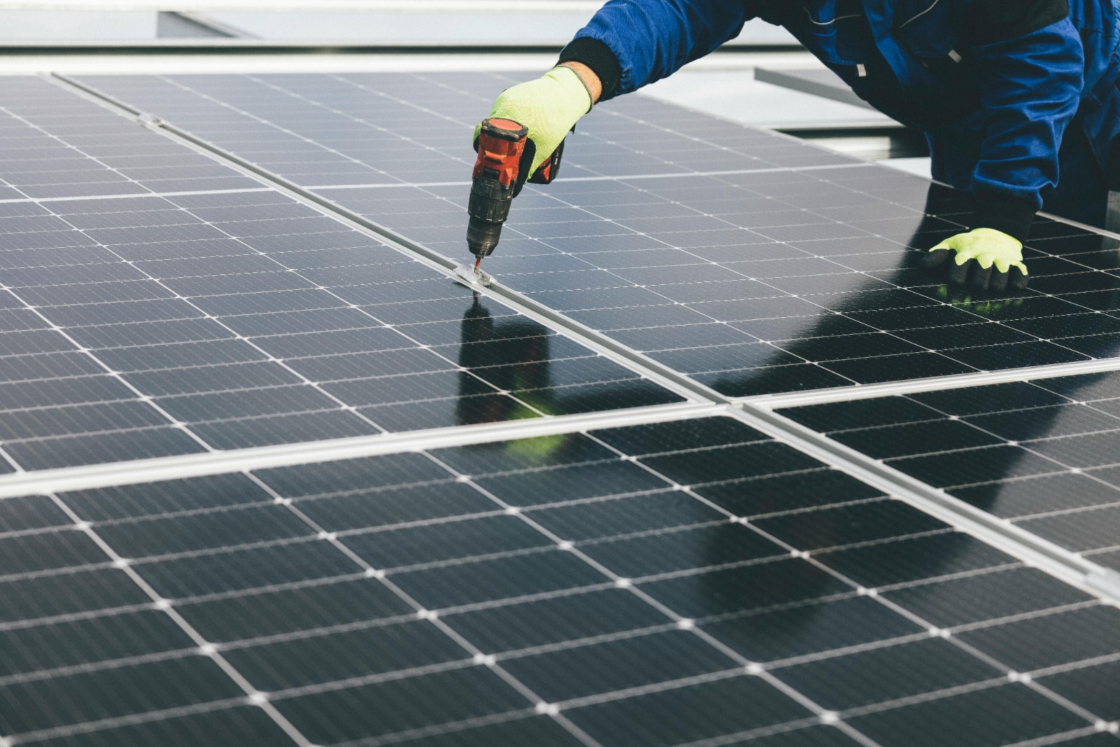 Why Businesses Choose Commercial Solar Panels Derby Installations