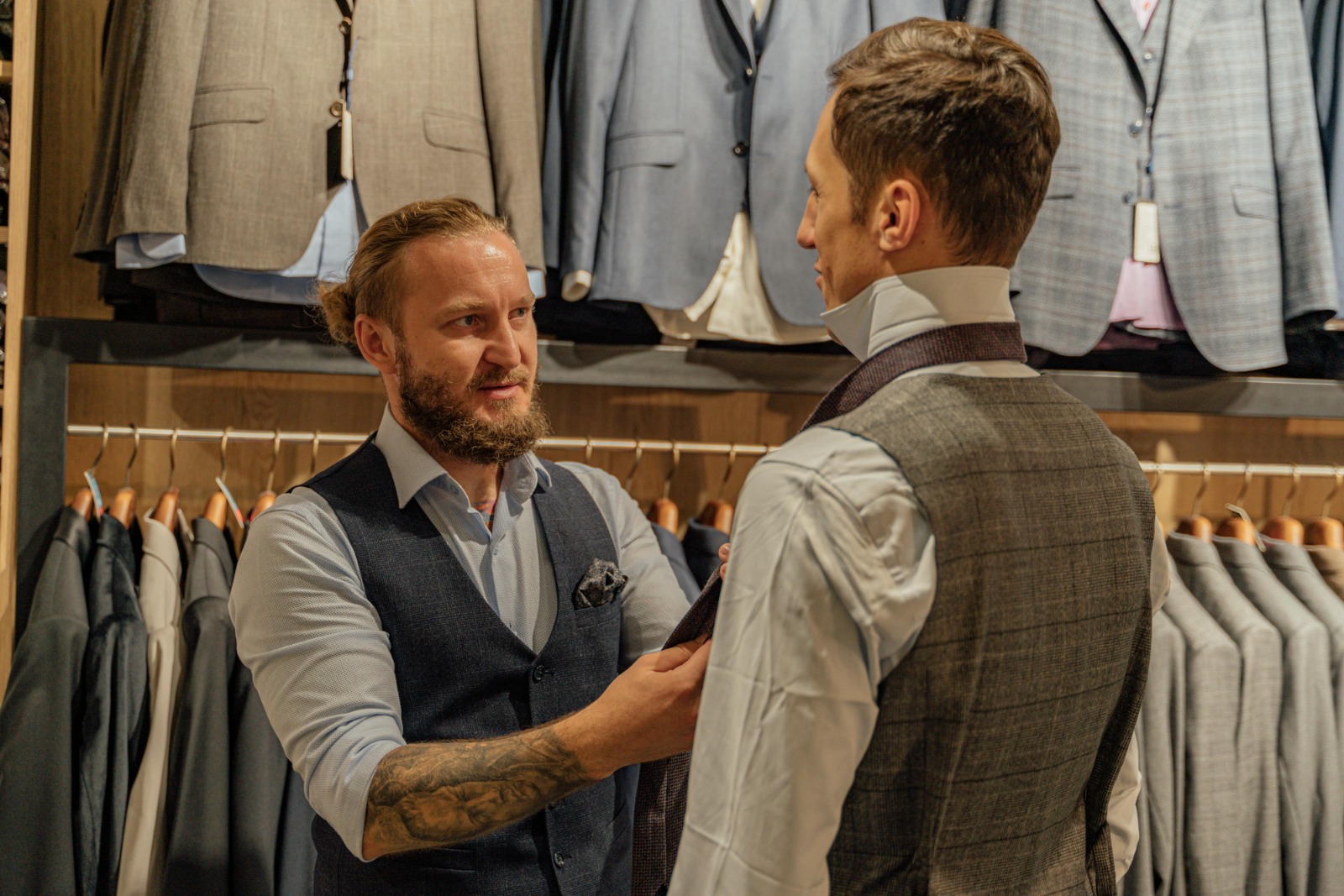 THE ULTIMATE GUIDE TO BESPOKE SUITS LOS ANGELES