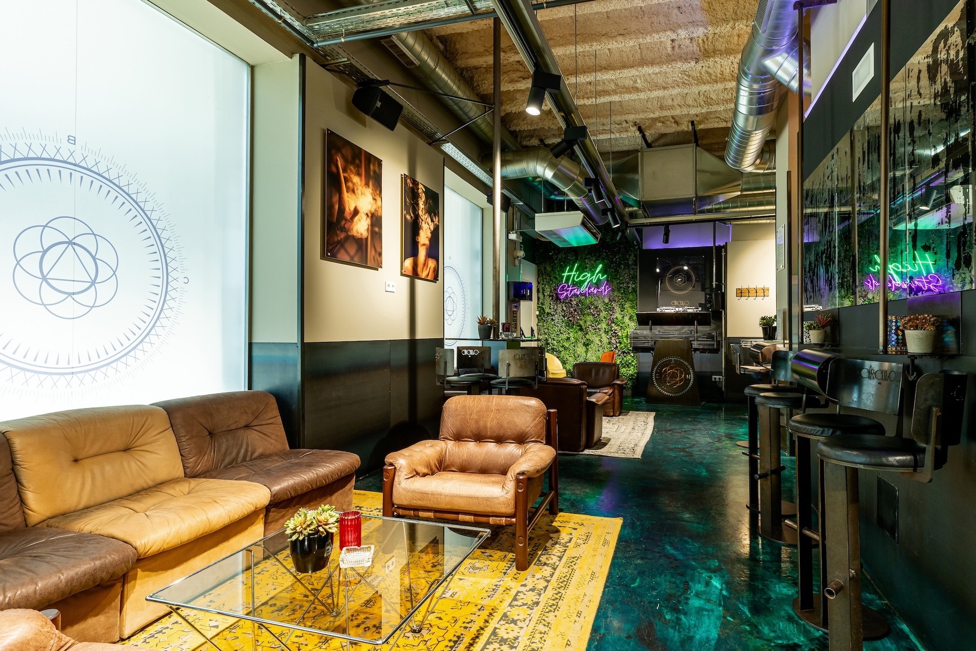 Atmosphere and Service at a Lloret de Mar Cannabis Club
