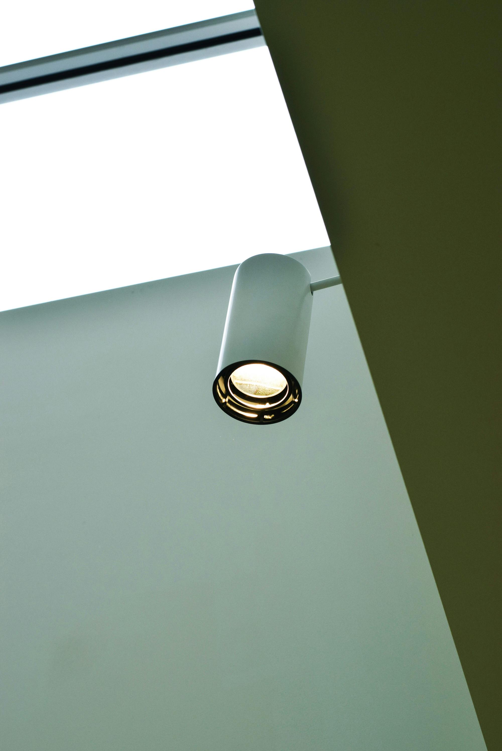 How Mirror and LED Lights Improve Everyday Life